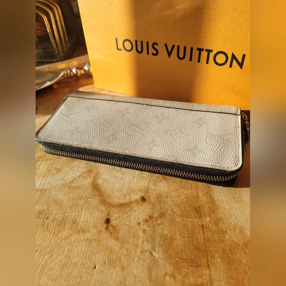 Louis Vuitton Taigarama Vertical Unisex Wallet